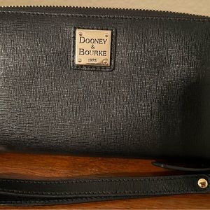 Dooney & Bourke wallet clutch. Black. Great condition